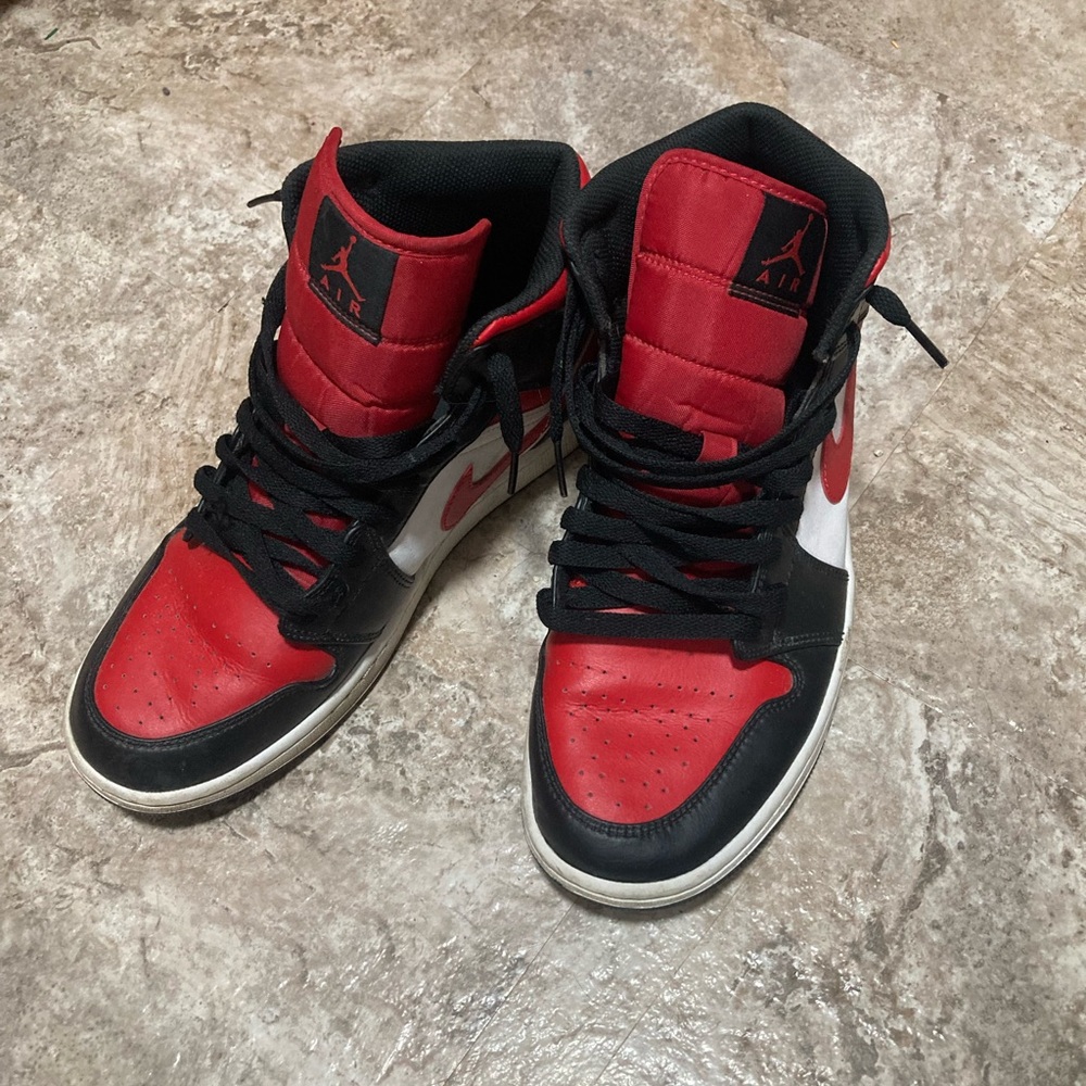 Nike Air Jordan 1 Mid - Red, Black & White Size 10